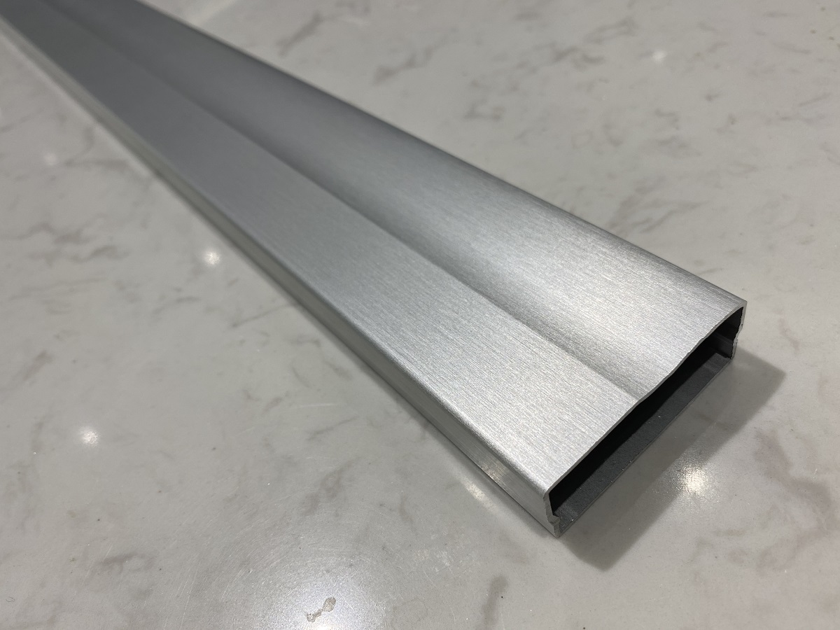 拉絲瓷泳銀白